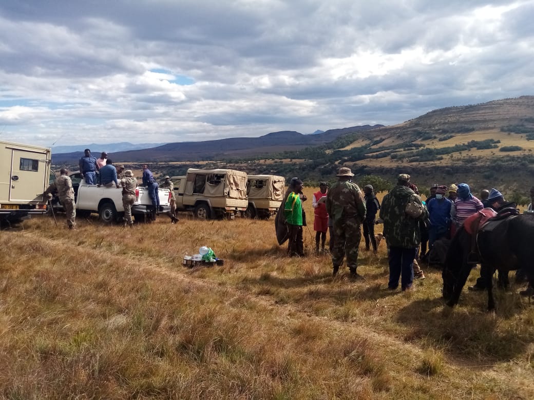 SANDF members shot at by stock thieves