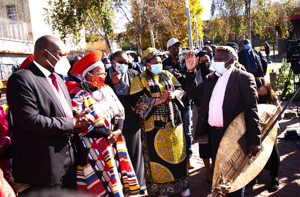 Gauteng government accompany’s the Queens remains to KZN