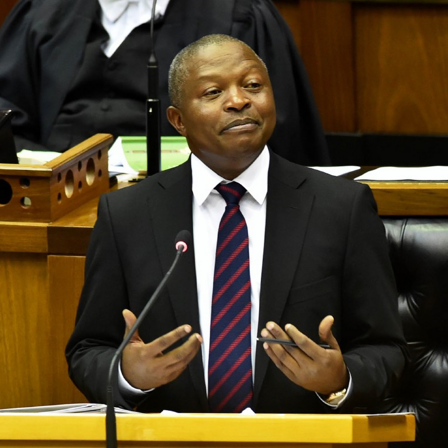 Mabuza calls on people to vaccinate in order to reopen entertainment sector