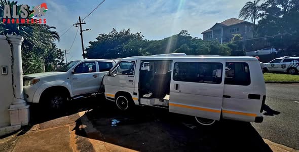 Nine leaners injured after transport collides with a bakkie in Durban