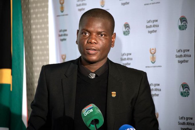 Lamola meets families after 17 South Africans repatriated from Russia