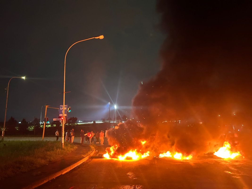 Protests paralyse Mthatha as roads remain blocked
